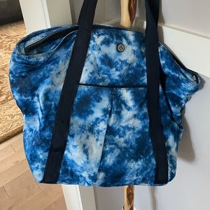 Brand new! Lululemon Live Free Tote Shoulder bag